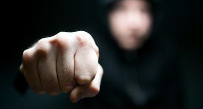 В Москве задержали школьника, который на спор ударил полицейского на Манежной площади