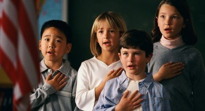 В США школьника арестовали по двум обвинениям  за отказ принести клятву верности флагу 