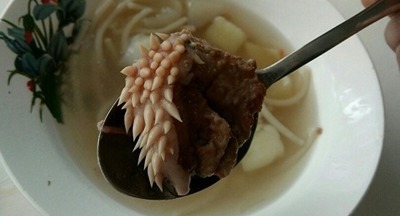 Школьников накормили субпродуктом, который используется в качестве корма для собак