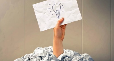 Уволенная за фото в купальнике учительница будет вести рубрику в сообществах «Просвещения»