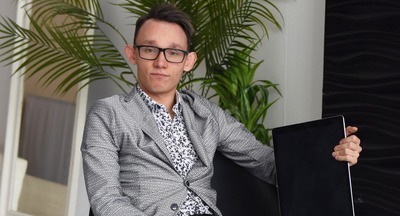 Уволенный из школы за стриптиз преподаватель физики проиграл суд