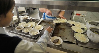 Восемь учеников якутской школы попали в больницу из-за пищевого отправления