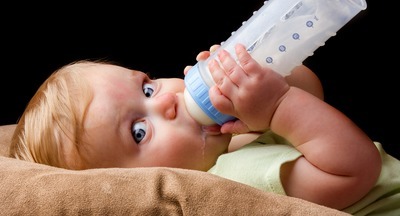 В России могут запретить рекламу детских смесей