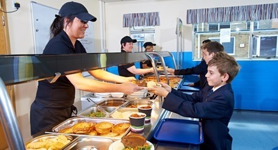 Министерство просвещения собирается проверить школьные меню в регионах