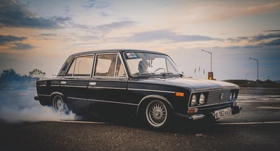 В Липецке 9 мая школьник угнал у пенсионера машину