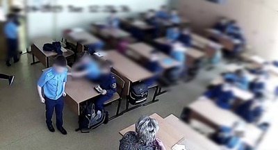 Учительница, которую ударил внук вологодского депутата, отказалась от классного руководства