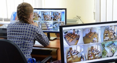 Первокурсникам вузов платят за слежку на ЕГЭ за школьниками