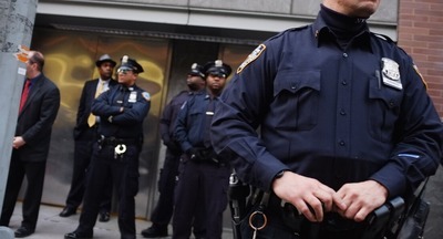 Экс-полицейский арестован в США за бездействие при стрельбе в школе