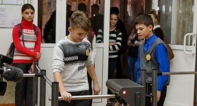 Предъявите билет: В биробиджанской школе предложили сделать вход платным 