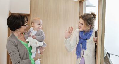 Анна Кузнецова предложила внедрить в России институт сертифицированных нянь