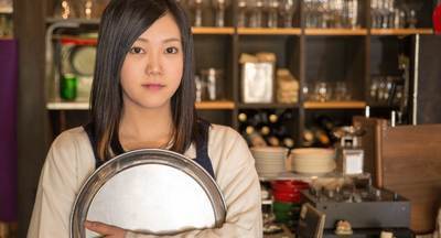 Школьниц из Забайкалья заставили работать официантками в Китае