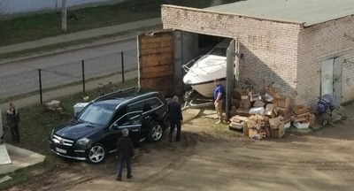 Опасные соцсети: директор школы выложила фото катера в школьном гараже и была уволена