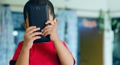 В школы Токио разрешат приносить смартфоны