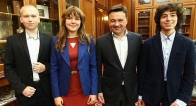 В Подмосковье 300-балльникам ЕГЭ вручили сертификаты на денежные премии