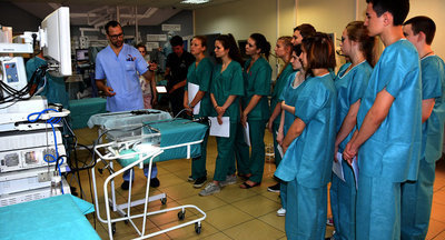 В Москве работает летняя школа юного хирурга