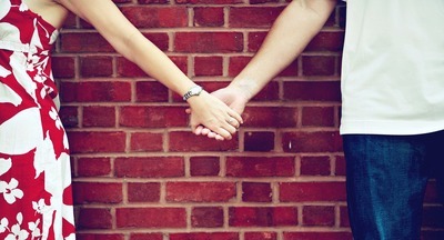 «С мальчиками, дорогая, мы встречаемся в классе и на перемене – этого вполне достаточно»: в РПЦ предостерегли школьниц от «взрослых» отношений с парнями