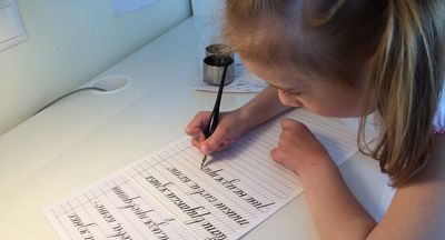 Первоклассникам Карачаево-Черкесии бесплатно выдали прописи по родному языку