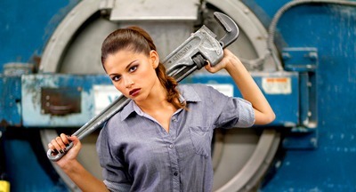 Минтруд согласился допустить женщин к запрещённым ранее профессиям