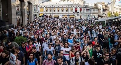 Депутат Госдумы Федоров предложил наказывать школы за участие детей в незаконных митингах