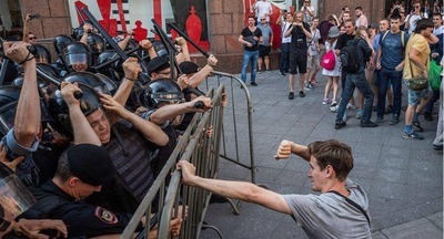 Подросток живет, а не учится