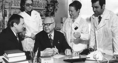 Статус ученого в советское время и сейчас: престиж или тяжелый хомут?