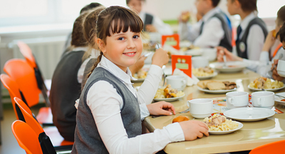 Геннадий Онищенко выступил за введение бесплатного питания для школьников