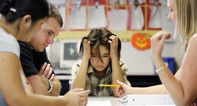 Евгений Ямбург: Учитель сам знает границы отношения с детьми и не будет путать офисный вид с пляжем