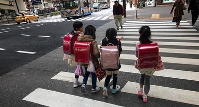 Грузовик наехал на группу школьников на юге Китая