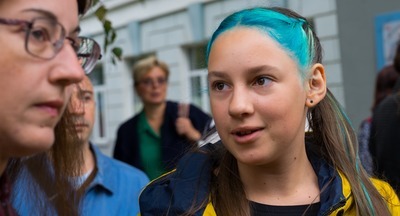 Если учитель на входе в школу стоит с линейкой и измеряет длину юбки, он унижает ребенка