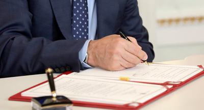 Владимир Путин присвоил классный чин главе Россотрудничества