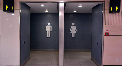 Дети избегают ходить в школьные туалеты и терпят до дома