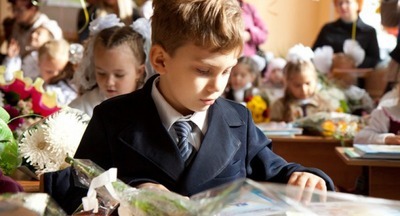 Школьников призывают выделяться не внешностью, а делом