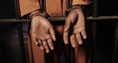 В США полицейский надел наручники на детей в возрасте шести лет