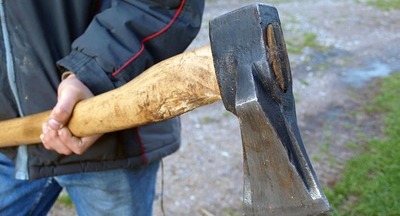 Во Владимире директор школы обезвредил пришедшего с топором подростка