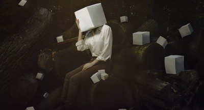 В Индии студентов заставили сдавать экзамен с коробками на голове