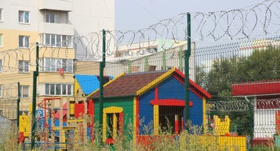 Заборы не защитят детсады от психов с оружием