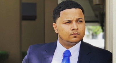 Мальчик из мусорного бака стал миллионером. Он основал первую компанию в 15 лет и конкурирует с Apple