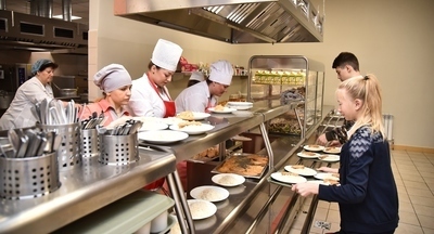 Ямальские школьники будут расплачиваться в столовых по отпечаткам пальцев