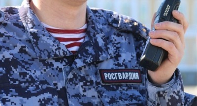 В тюменских школах росгвардейцы проверяют частных охранников