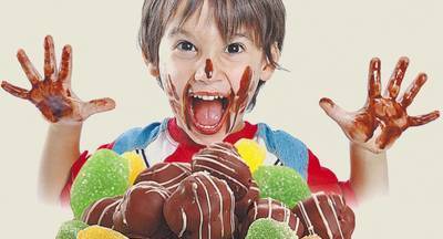 Битва за конфеты: дети едва не разорвали Деда Мороза на новогодней елке в Улан-Удэ