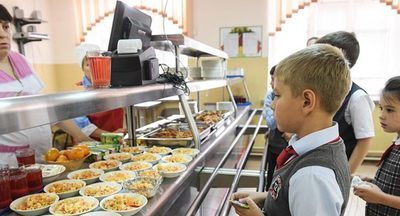 Васильева выступила против вендинговых автоматов и «печенюшек» с чипсами и газировкой в школах