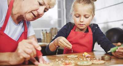 Ученые доказали, что бабушки перекармливают внуков