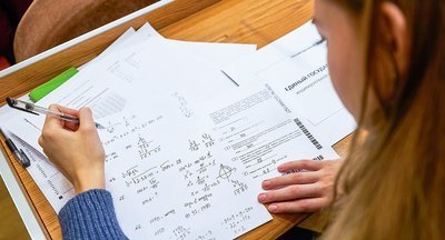 ЕГЭ и ОГЭ перенесли из-за коронавируса