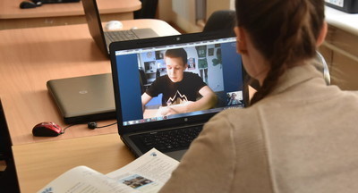 «Дети задерганные, говорят, что в школе легче»: как начался всеобщий «дистант»