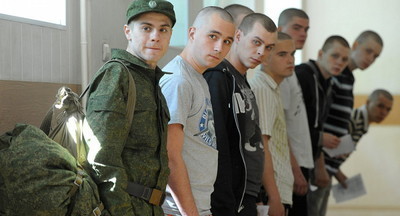Выпускников школ освободили от весеннего призыва