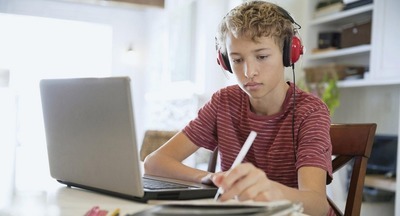 Родители старше 45 лет больше остальных поддерживают внедрение современных технологий в образование