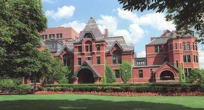 Американские университеты начинают рассматривать возможность отмены очных занятий до 2021 года