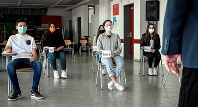 В немецкой гимназии запустили утренние тестирования учеников на COVID-19