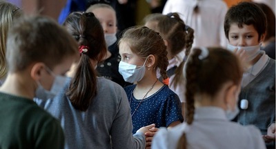 Сбербанк разработал камеру для распознавания лиц в масках, которую с 1 сентября хотят использовать в школах