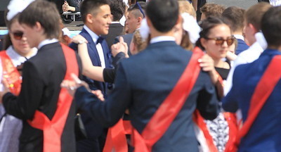 Глава Башкирии пообещал уволить директоров школы, в которых выпускники устроят гулянья